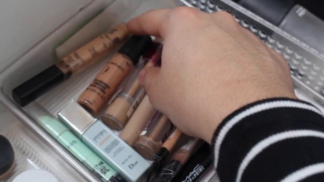 HUGE Makeup Collection Of A 14 Year Old! | My Makeup Collection 2017 смотреть онлайн