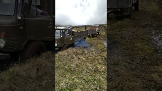 Газ 66 тонет в болоте смотреть онлайн