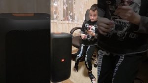 JBL Party Box 200 быстрый обзорчик