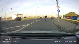 Девушка на моноколесе. А так можно было?;) .