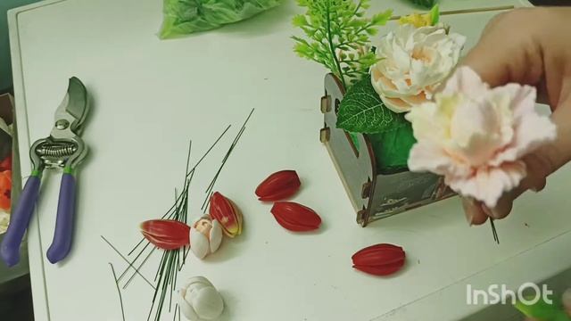 Букет из мыла в деревянном кашпо для учителя, подарок на 1 сентября, букет для учителя.Мыльный буке