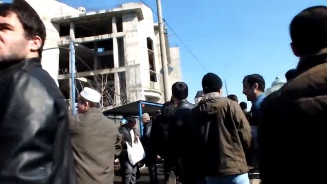 У московской мечети после пятничного намаза