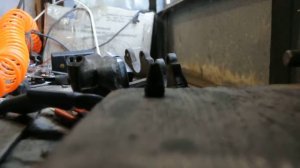 Как достать поршень из тормозного суппорта за пару секунд