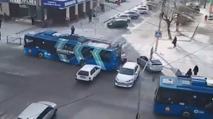 Авария с троллейбусом в центре Читы
