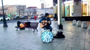 Уличный музыкант на Арбате, Москва Russian street music Moscow