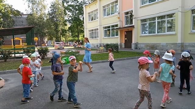 Разминка "Поезд Антошка" #музыкавдетскомсаду #дети #лето смотреть онлайн