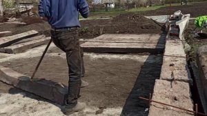 Постройка сарая . Выпуск 1. Укладка железобетонных шпал.
