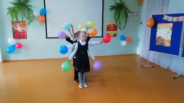Танец первоклассников на день учителя. 11школа. П. Ильино. смотреть онлайн