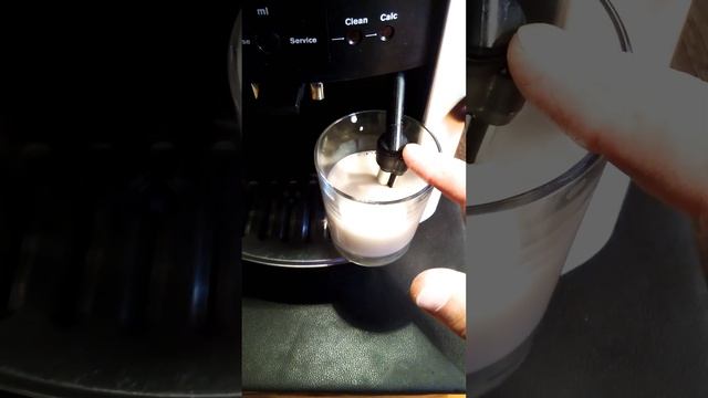 Делаем правильный каппучино на тестовой Кофемашине KRUPS EA 80.. смотреть онлайн