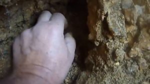 Минерал Урала (MINERALURAL) Небольшой занорыш кварца.