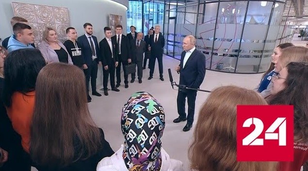 Владимир Путин отметил важность творческой атмосферы для студенчества - Россия 24