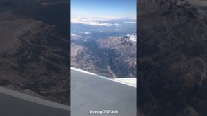 Взлет и посадка пассажирского самолета Boeing 767-300
