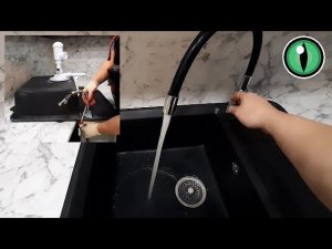 Установка смесителя на кухне в каменную мойку. Выбивание отверстия.