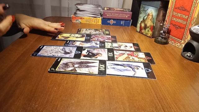 ПОЧЕМУ ОН ТАК СЕБЯ ВЕДЁТ.  #гадание  #таро #ланатаро