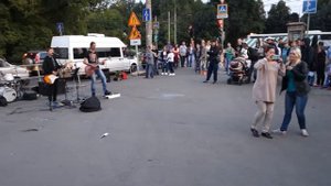 А  я девочка с плеером