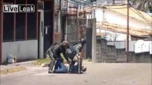 Venezuela riots - Man gets punched and kicked by National Guard members (GNB)