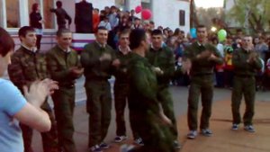 ДАГИ В АРМИИ ЗАЖИГАЮТ ЛЕЗГИНКУ.mp4