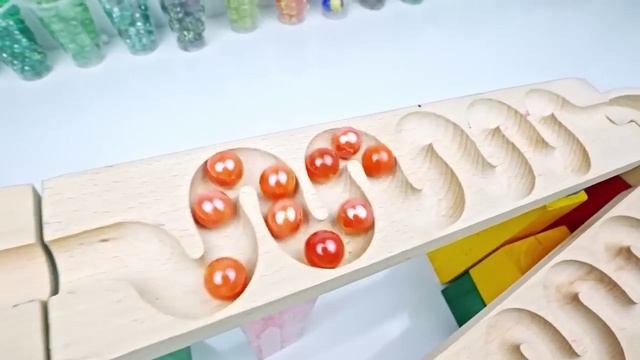 Шарики катаются по лабиринту_видео для детей_2023_97 смотреть онлайн