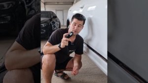 Удаление вмятины на двери автомобиля без покраски.