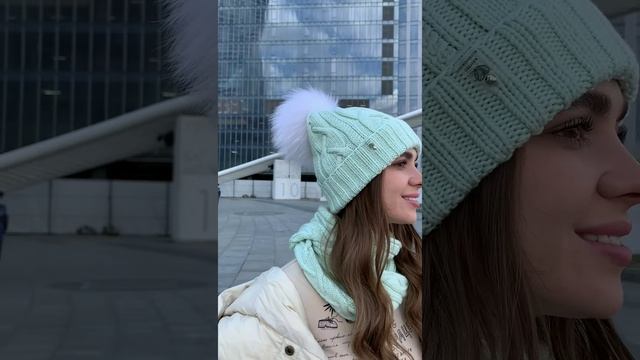 Зимняя вязаная шапка женская с помпоном из шерсти мериноса