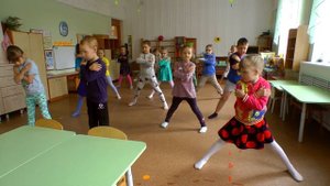 Один день в садике. Утро: приход, разминка, завтрак.