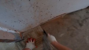 Укладка плитки на толстый слой клея.