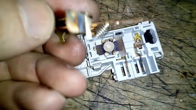 Устройство блокировки люка (УБЛ) что внутри смотреть онлайн