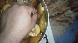 Маслята чистить не обязательно,мариную их так !