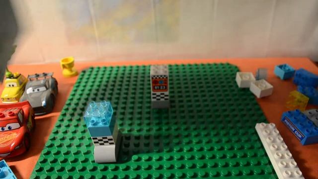 Собираем конструктор LEGO DUPLO Cars Гонка за Кубок Поршня (10857) смотреть онлайн