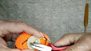 Крепим нижние лапы к телу..mp4