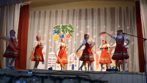 Народный танец Возле речки