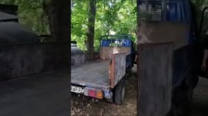Mazda Titan. Из бортового в самосвал.