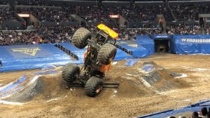 Monster Jam Лос-Анджелес | Шоу 1 | Гонки и двухколесные навыки