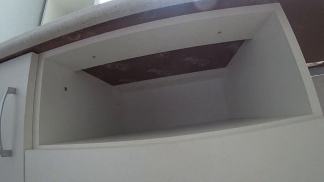 Обзор стола во всю стену вдоль окна смотреть онлайн