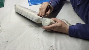 Как самому перетянуть подлокотник двери на VW Polo. Как снять обшивку двери? Как сделать выкройку?