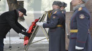 Возложение цветов к Памятнику мужества и славы в МАРХИ