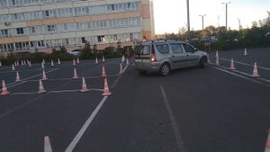 Автодром. Задом в гараж. Въезд в бокс.