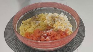 КРУЧЕ ШУБЫ И САЛАТА ОЛИВЬЕ.НЕЖНЕЙШИЙ САЛАТ С КРАСНОЙ РЫБОЙ!ПРОСТО НО ОЧЕНЬ ВКУСНО!