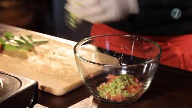 Тартар с лососем. Рецепт от шеф-повара. смотреть онлайн