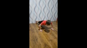 Принимаем челендж от тренера. Отжимания 10×30 и планка 5 минут.