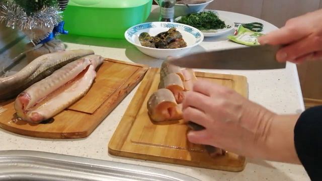Стерлядь тушеная в сметане