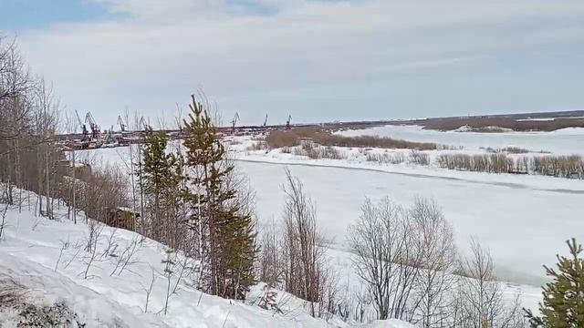 Печора 1 мая 2023 год. Лёд на реке и не думает двигаться. смотреть онлайн