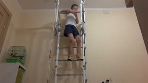 Трюки на шведской стенке