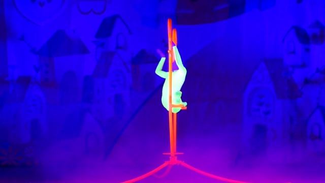 Народный цирк "Скоморохи" гимнастка на партерной лире -Горб Елизавета. смотреть онлайн