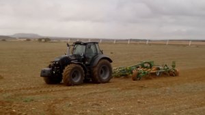 Сельхозтехника в работе.Трактора.