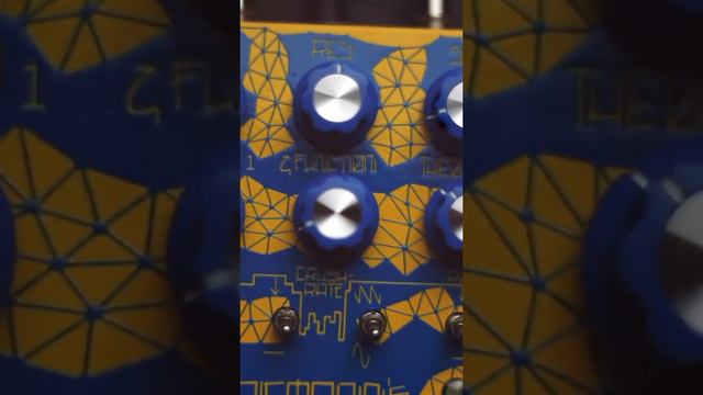 Squier Bass VI + Discomfort Designs Riemann's Grave смотреть онлайн