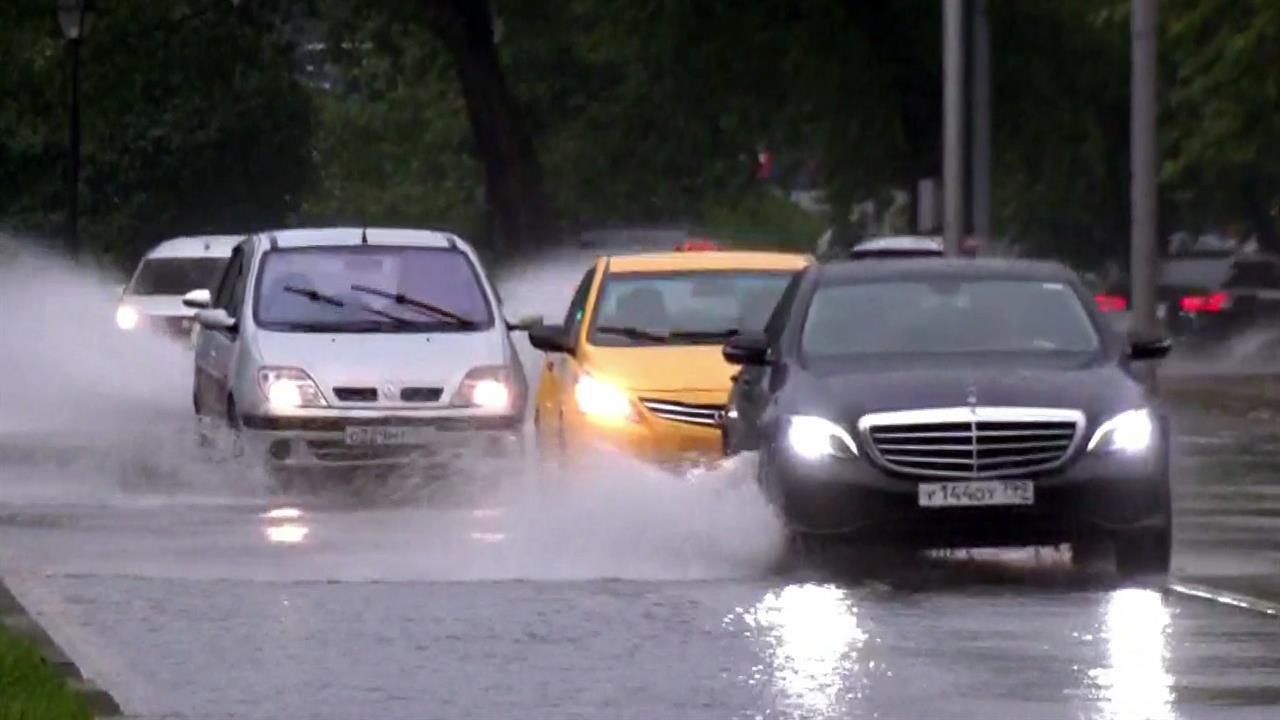 В Москве в ближайшие часы ожидаются ливни и грозы