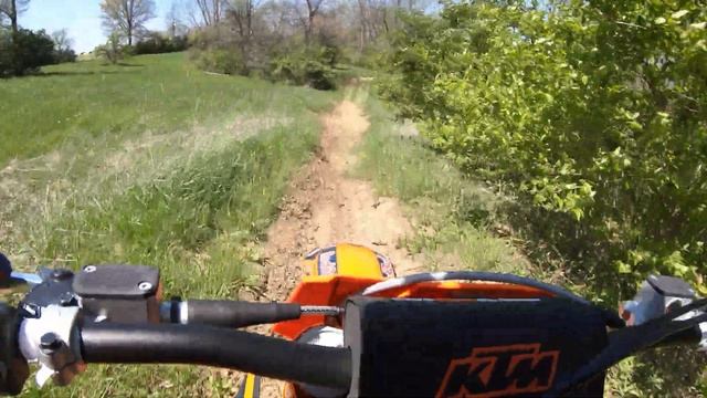 2022 KTM 250 Factory Edition vs 2021 KTM 350 Factory Edition Back to Back Ride! смотреть онлайн