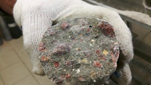 Видео №6. Достаем керн из отверстия в бетоне для подрозетника