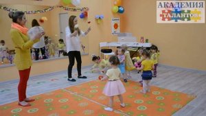 Танец с цветочками ясельки